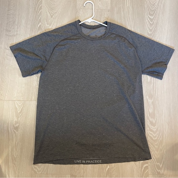 Lululemon Men’s Metal Vent Tee Shirt, size XXL, Gray - Picture 5 of 16